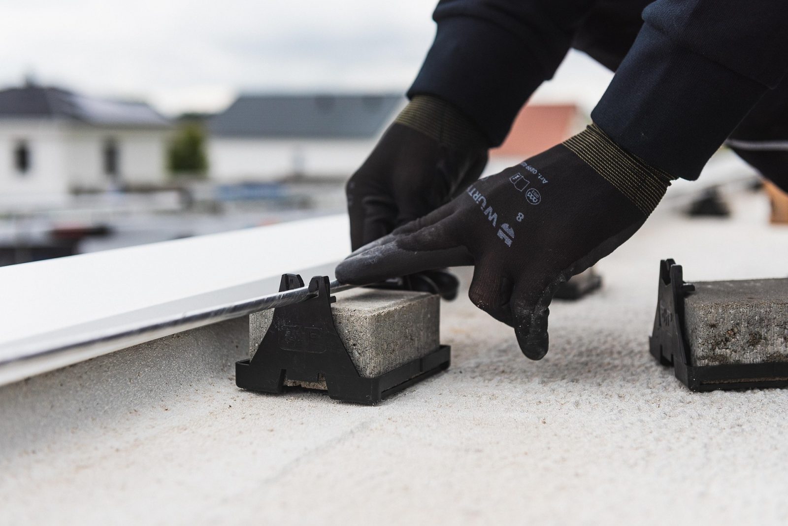 Blitzeinschlag in Gebäude – Blitzschutz mit HVI-Leitung schützt zuverlässig