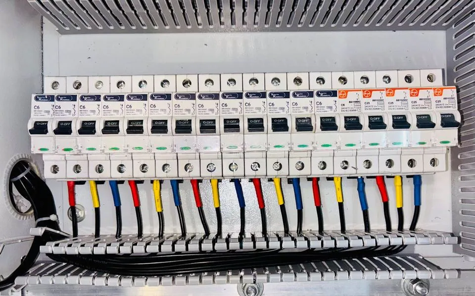 Verdrahtung einer modernisierten Verteileranlage durch EMB